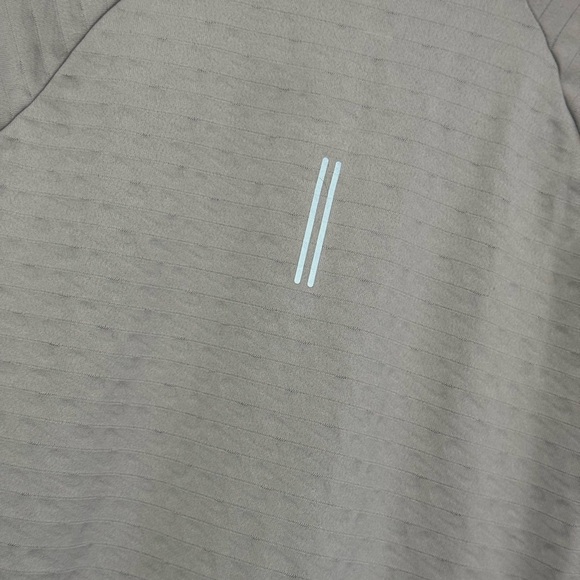 Nike Women’s Small Gray Long Sleeve Therma Fit Top - Picture 8 of 9